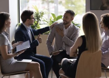 El arte del feedback constructivo: Claves para impulsar el crecimiento de tus colaboradores